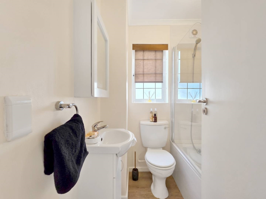 2 Bedroom Property for Sale in Vredehoek Western Cape
